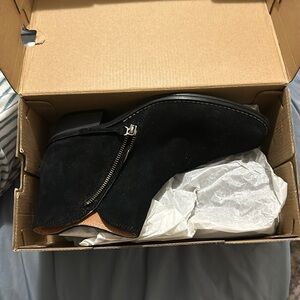 WHITE MOUNTAIN Women's Shoes Altos Block Heel Bootie